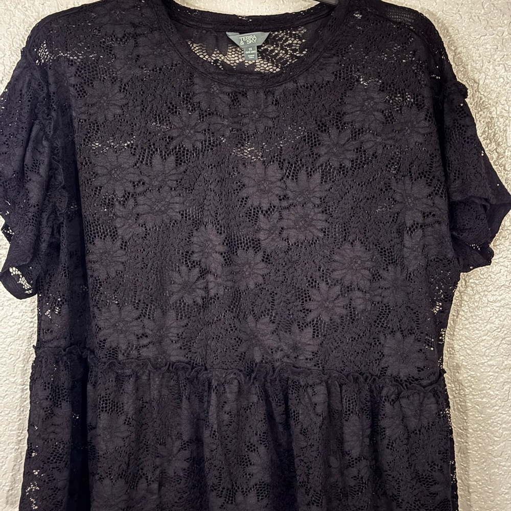 NWOT Terra & Sky Black Floral Lace Blouse W Tank